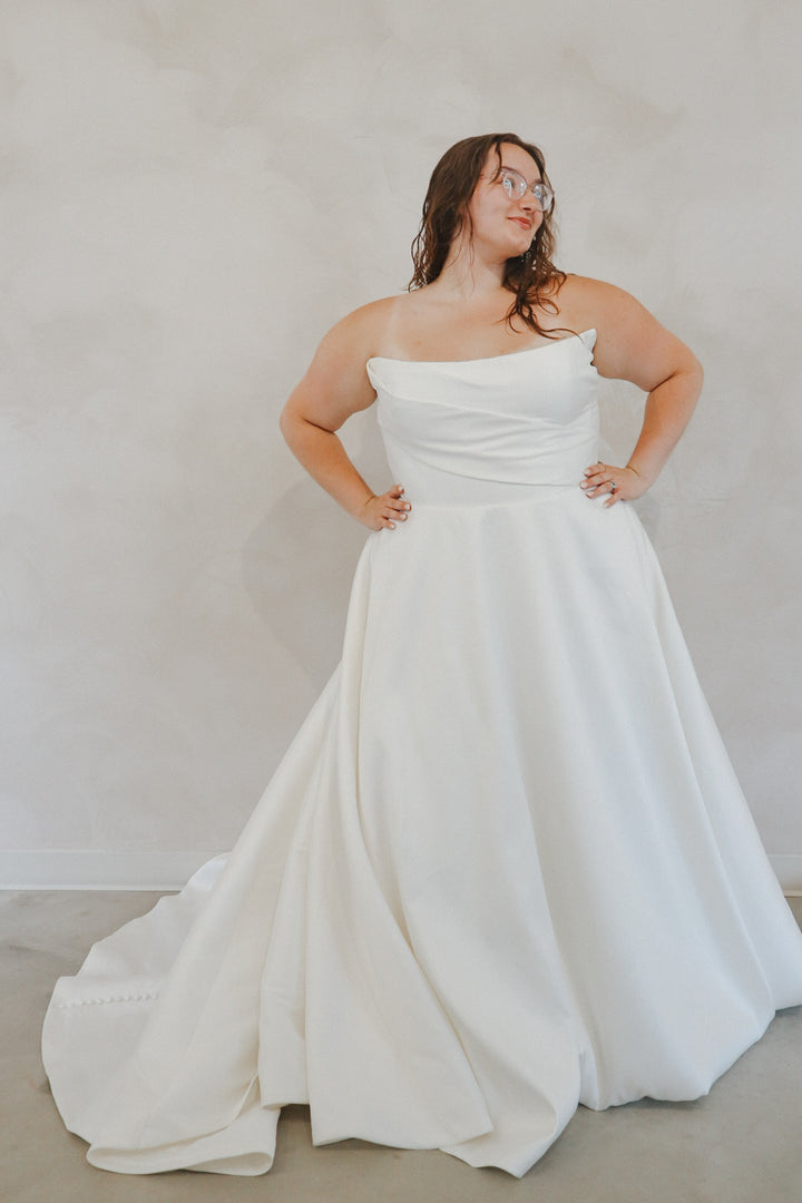 Size 26 | Estelle by Justin Alexander