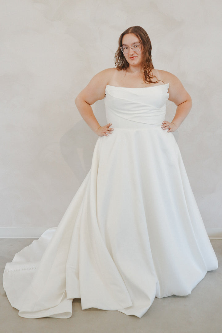 Size 26 | Estelle by Justin Alexander