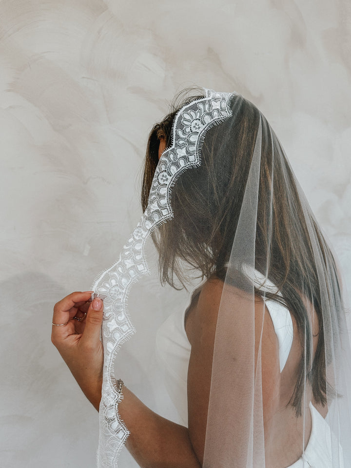 DEMURE - Soft Chantilly Edge