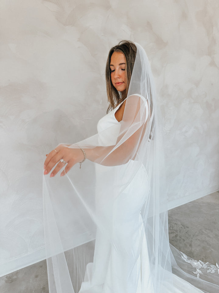FLEUR- Floral Lace Veil