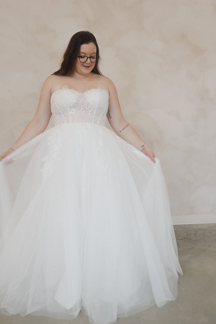 Size 04 | Zinnia by Tania Olsen