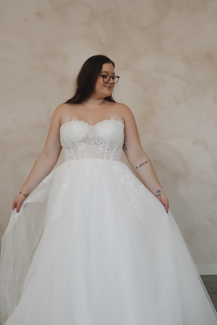 Size 04 | Zinnia by Tania Olsen