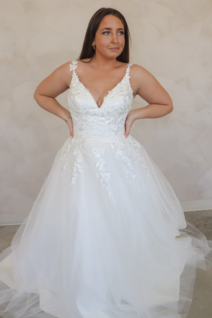 Size 22 | Riley by Dearly