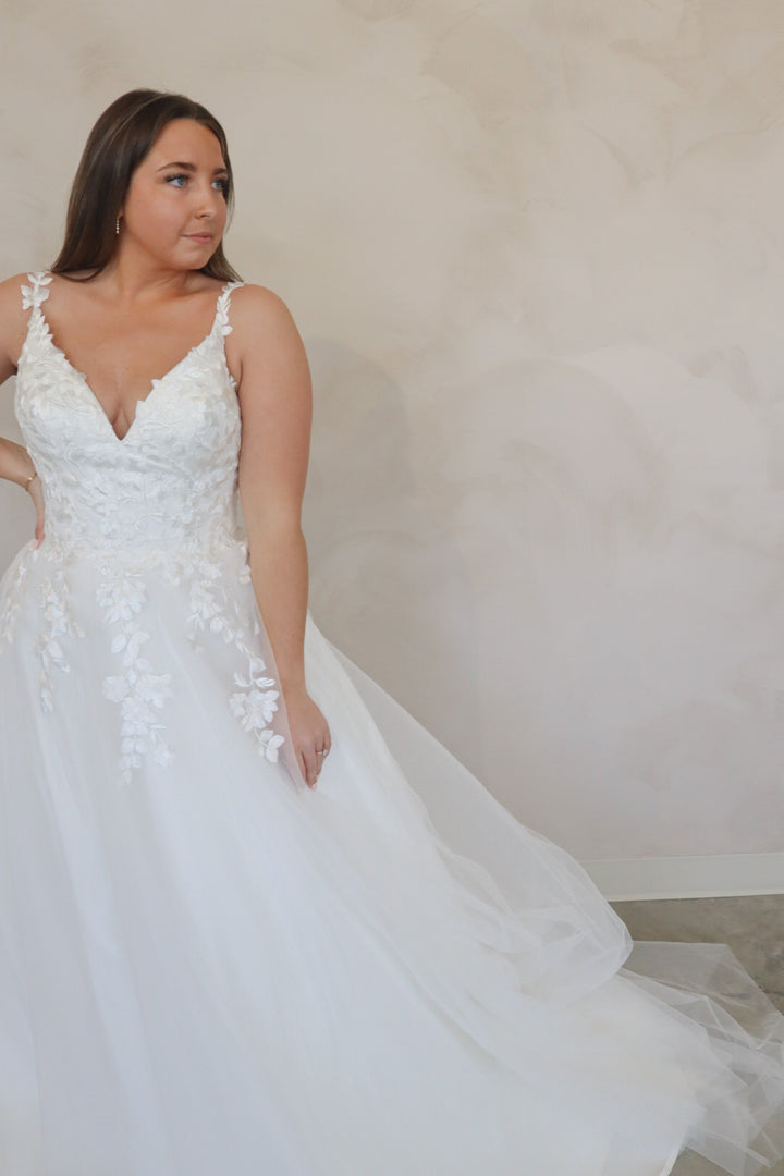 Size 22 | Riley by Dearly