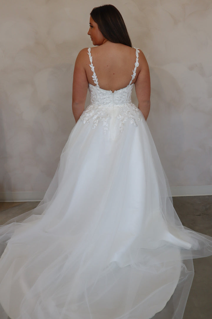 Size 22 | Riley by Dearly