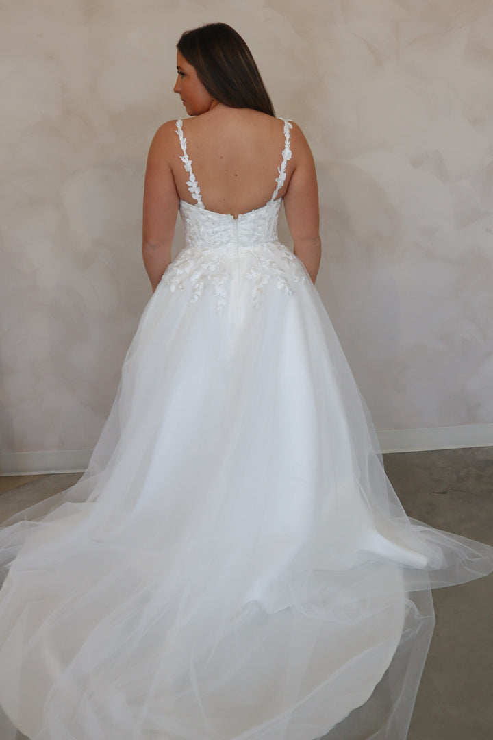 Size 22 | Riley by Dearly