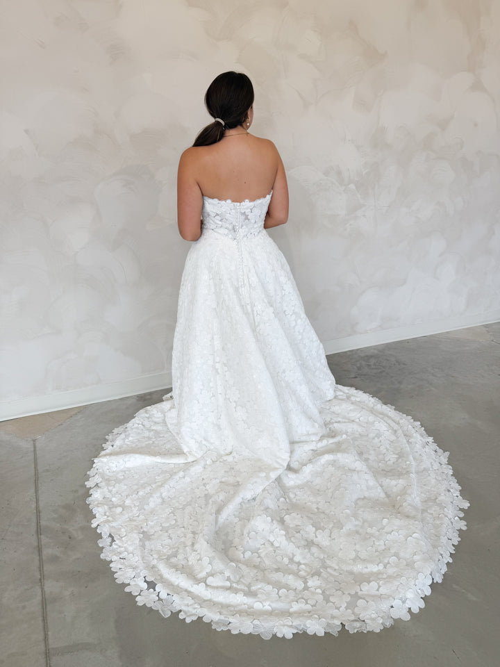 Size 12 | Eden by Take Heart