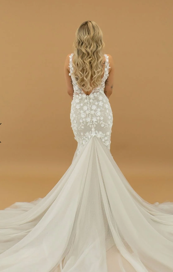 Size 12 | WS2281 by Wedding Societe
