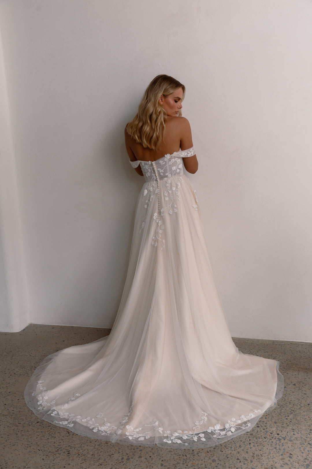 Size 10 | Yara by Tania Olsen