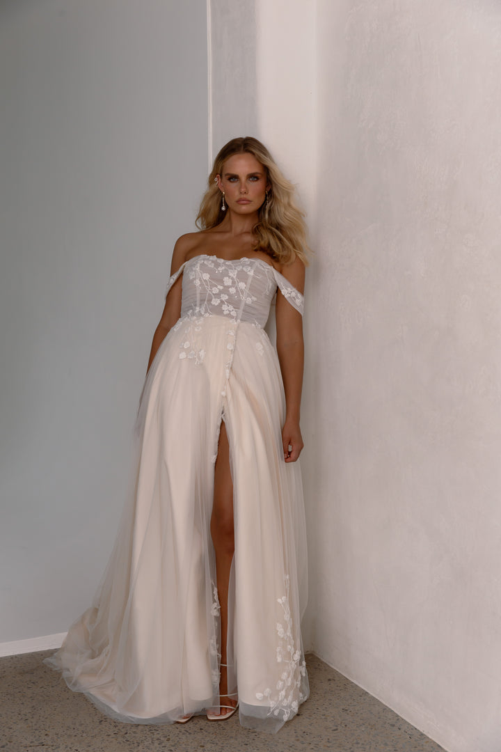 Size 10 | Yara by Tania Olsen