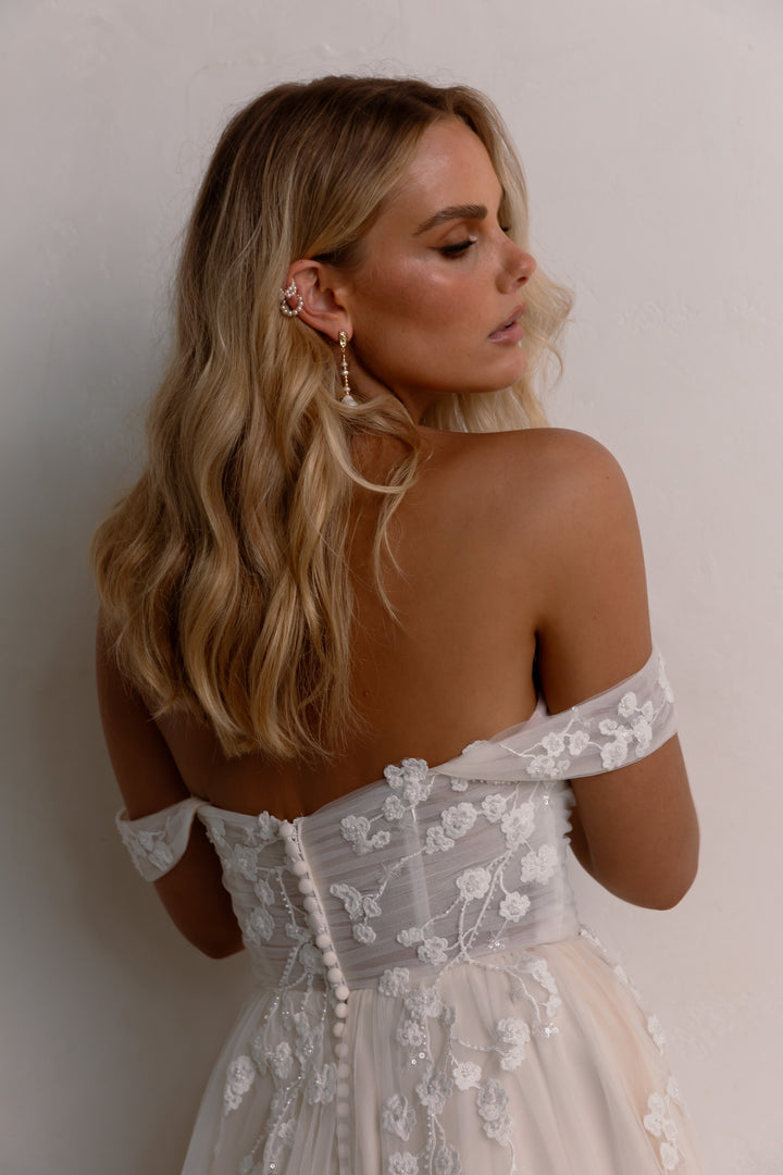 Size 10 | Yara by Tania Olsen