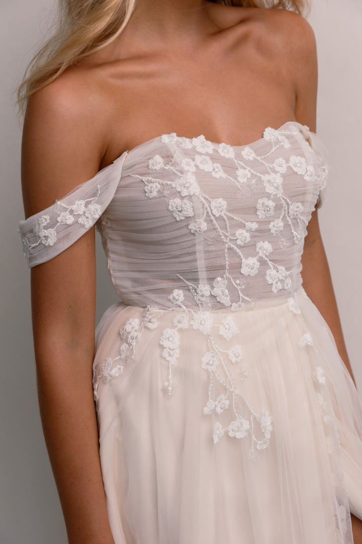 Size 10 | Yara by Tania Olsen