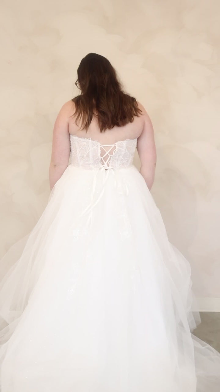 Size 04 | Zinnia by Tania Olsen