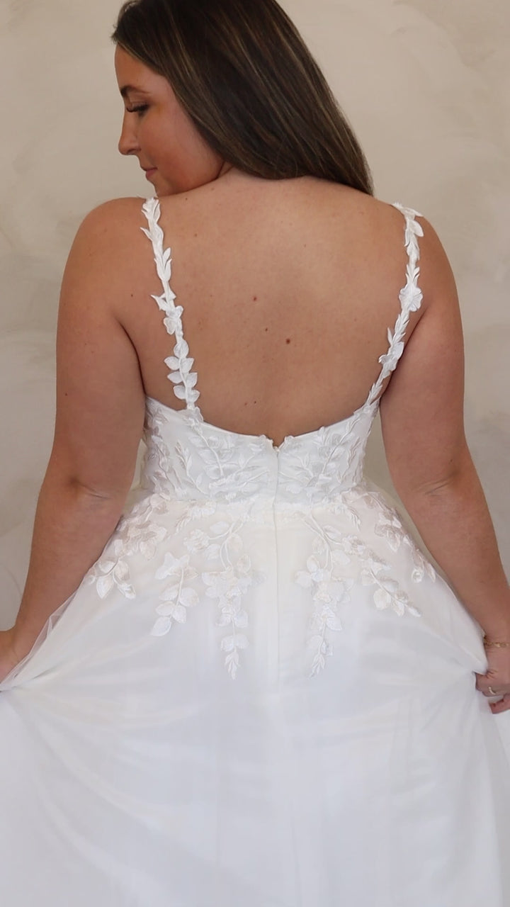 Size 22 | Riley by Dearly